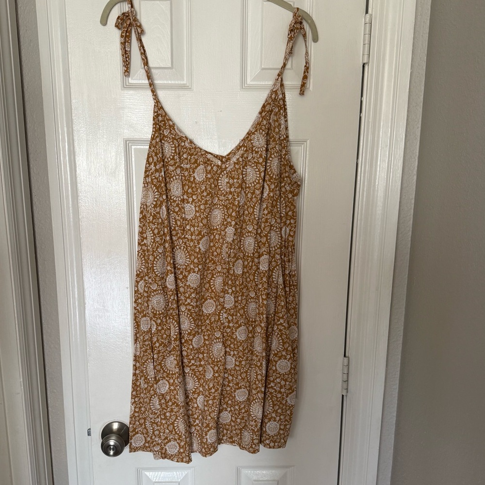 Old Navy Brown and White Floral Top